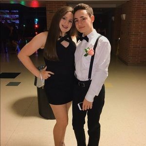 welcome to my poshmark page!!☺️🌈💓